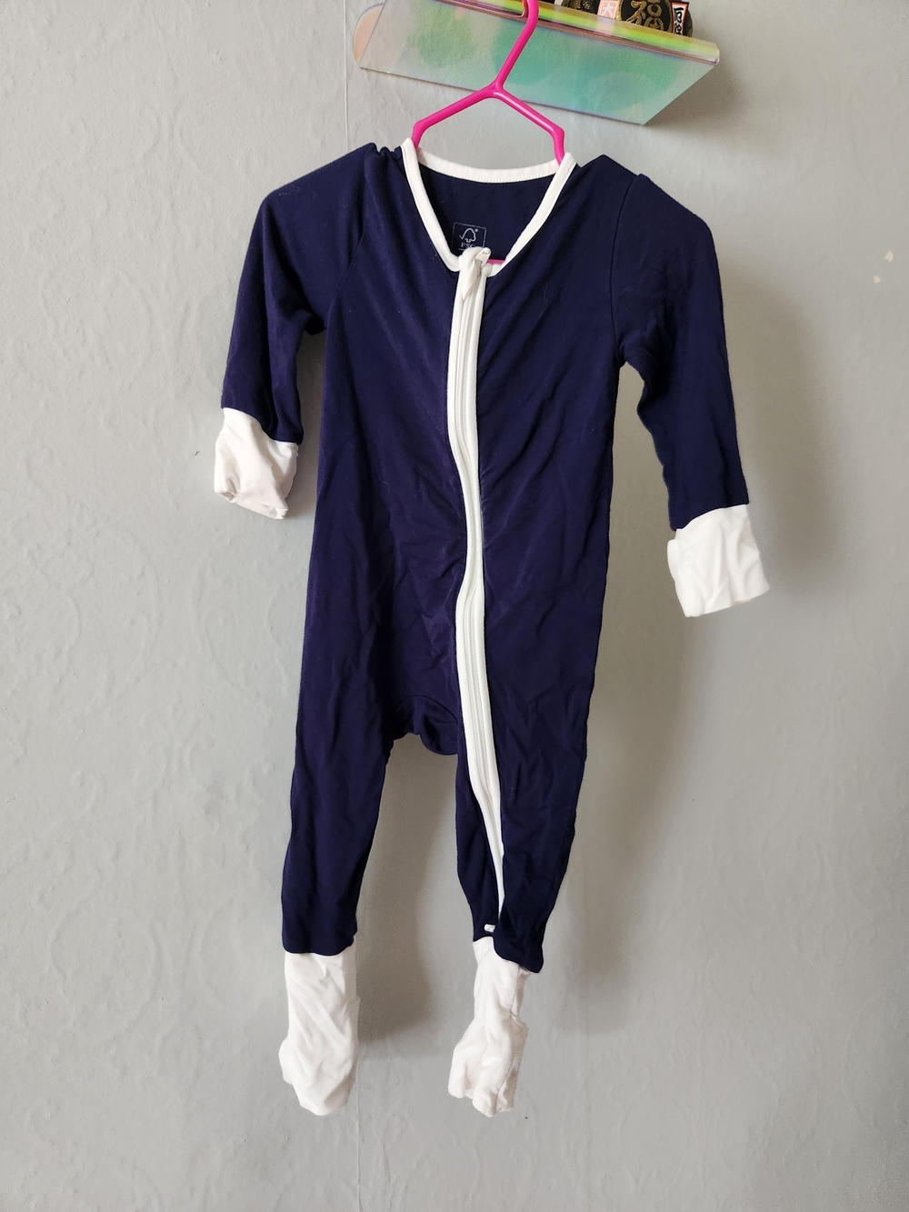 JunNeug Bamboo Navy and White Footie